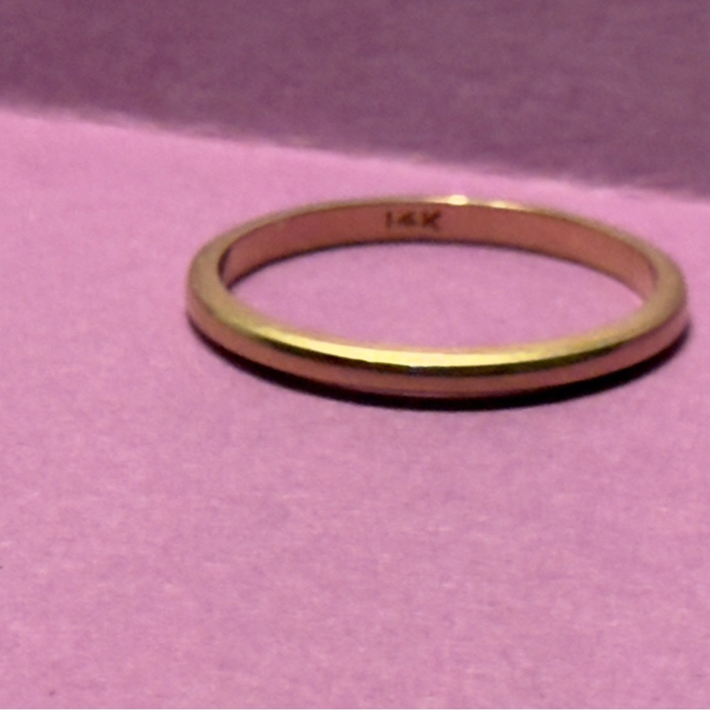 Classic Elegant Solid Gold Band Ring